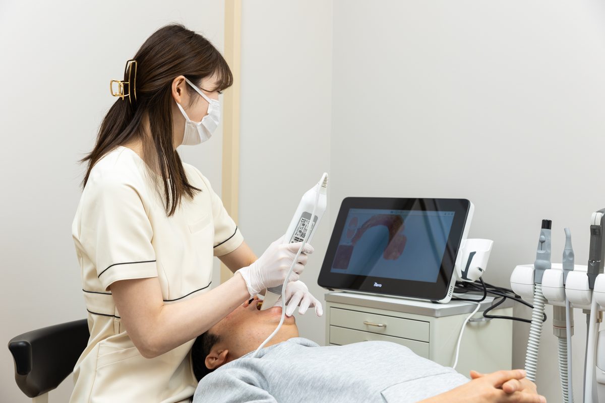 口腔内スキャナーでの型取りの様子